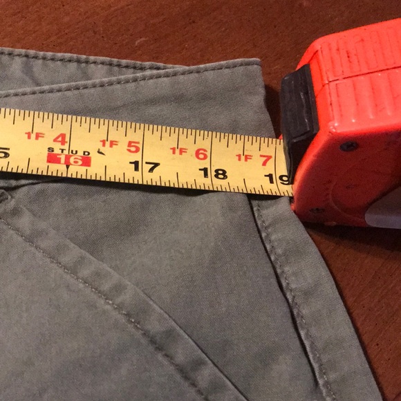 Woman’s/Juniors  l.e.i.  Green Khaki Capris - Picture 13 of 14